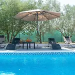 House Vesna With Pool Vikendica Suhovare