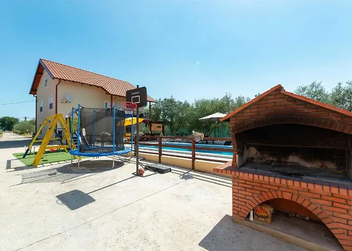 House Vesna With Pool