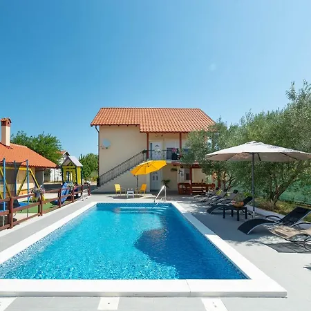 House Vesna With Pool *