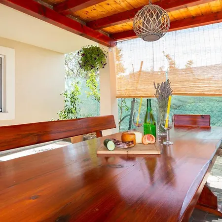 House Vesna With Pool 度假居 *