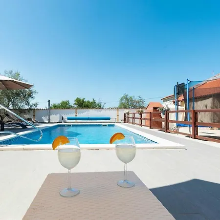 House Vesna With Pool Casa de Férias