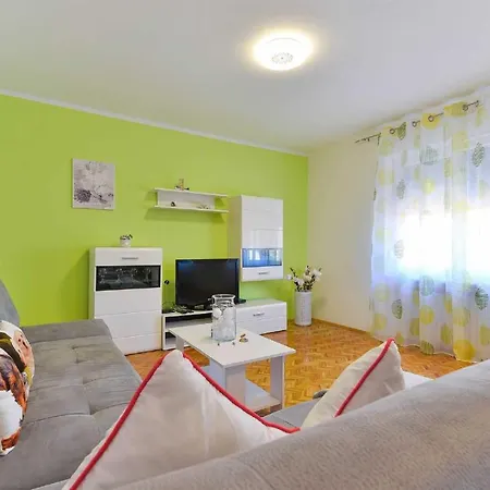 Дом отдыха House Vesna With Pool *