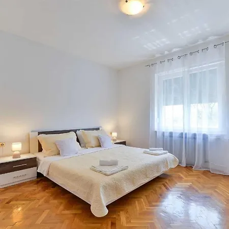 House Vesna With Pool Vakantiehuis