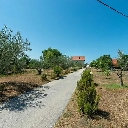 Vakantiehuis House Vesna With Pool Suhovare
