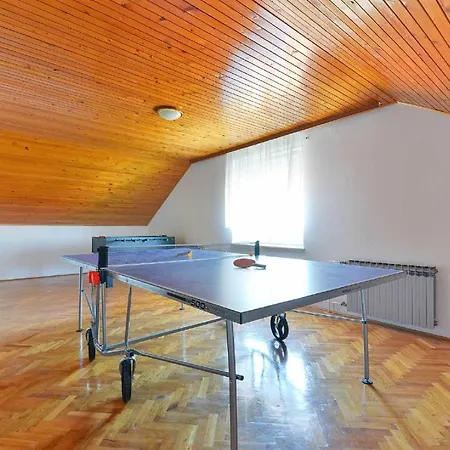 House Vesna With Pool Дом отдыха *