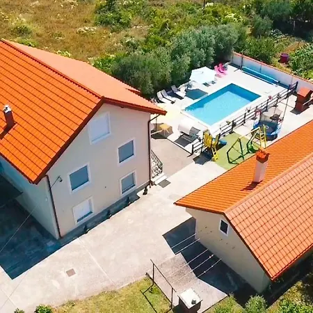 House Vesna With Pool Дом отдыха