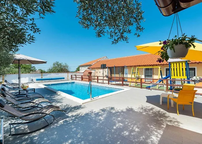 Дом отдыха House Vesna With Pool *
