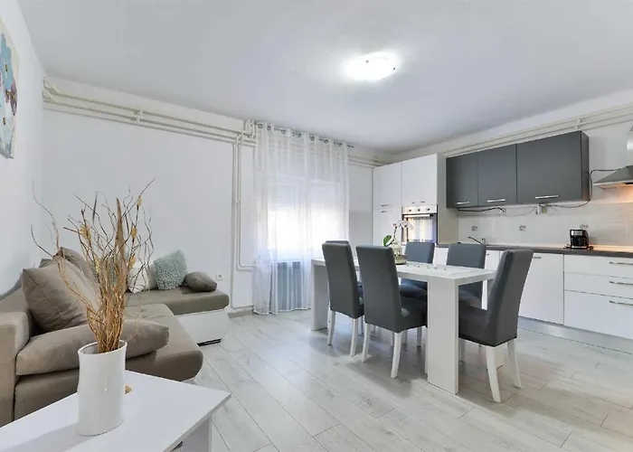 House Vesna With Pool Дом отдыха *