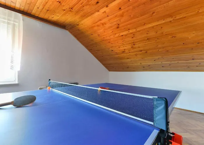 Дом отдыха House Vesna With Pool