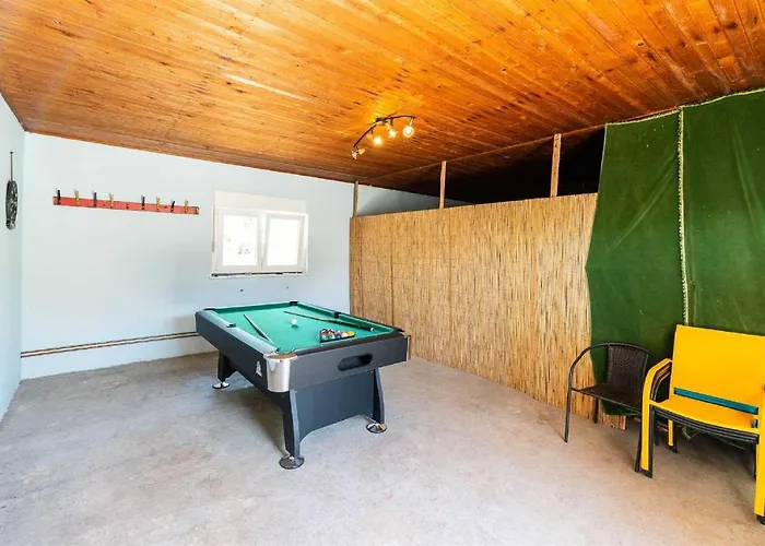 House Vesna With Pool Дом отдыха