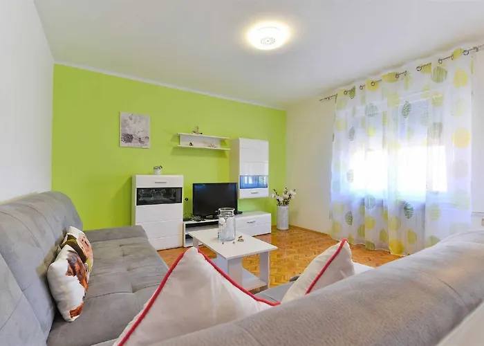 Дом отдыха House Vesna With Pool *