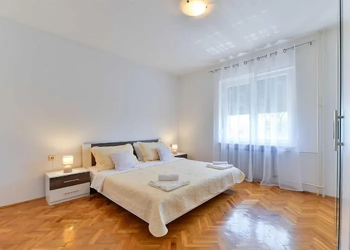 House Vesna With Pool Дом отдыха