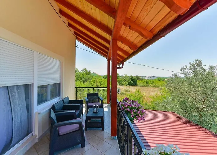 House Vesna With Pool *